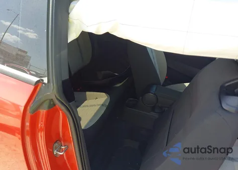 2018 Volkswagen Beetle 2.0T Coast/2.0T S из США, поврежденный, VIN 3VWFD7AT7JM704868